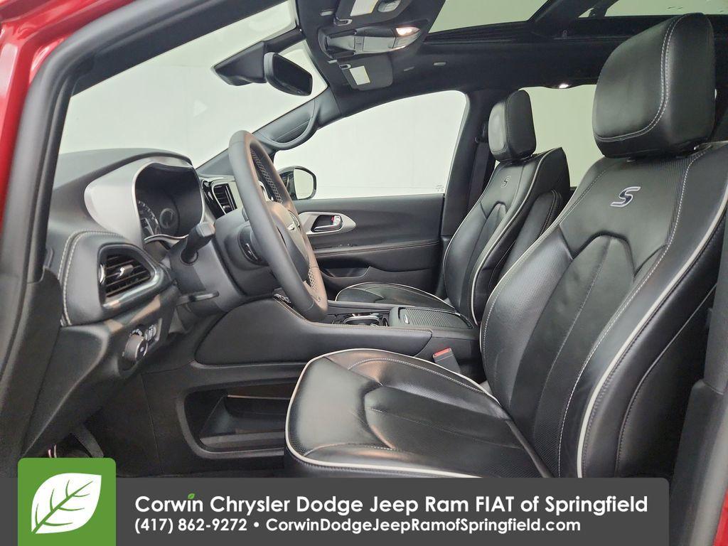 used 2025 Chrysler Pacifica car, priced at $37,411