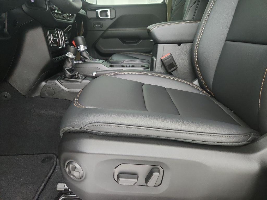 new 2025 Jeep Gladiator car, priced at $46,198