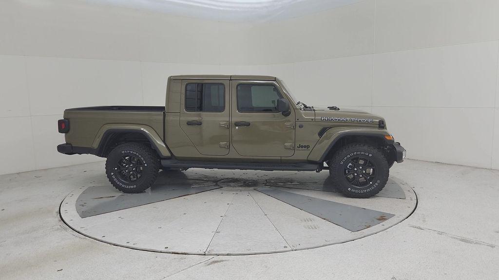 new 2025 Jeep Gladiator car, priced at $46,198