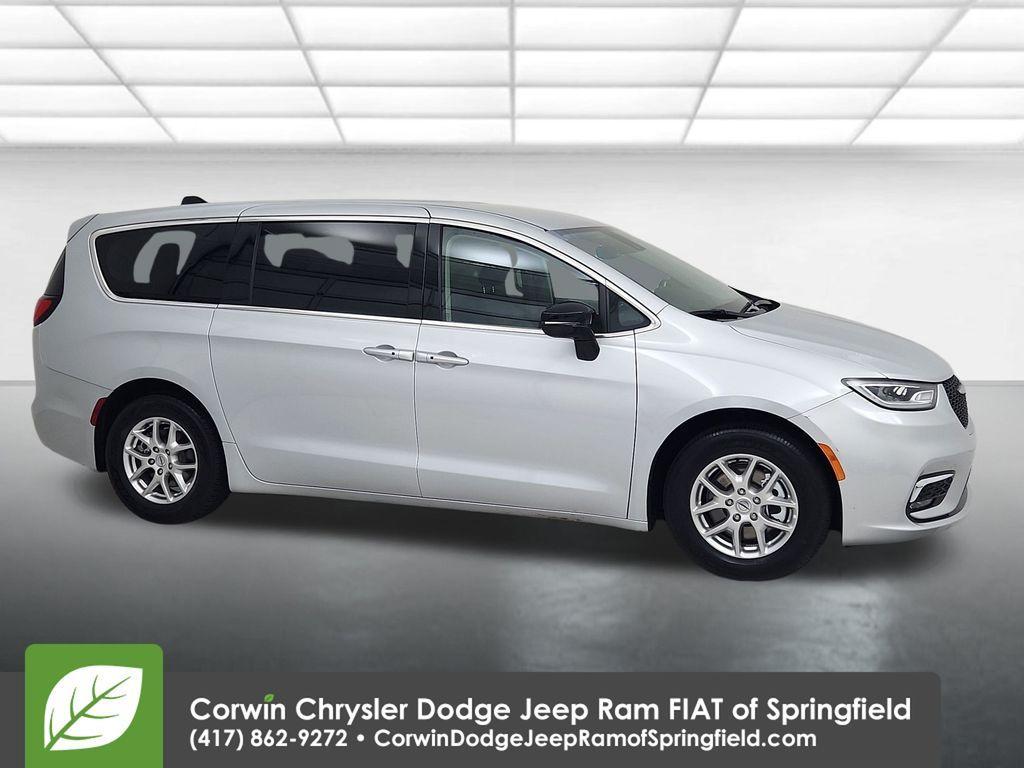 used 2024 Chrysler Pacifica car, priced at $29,589