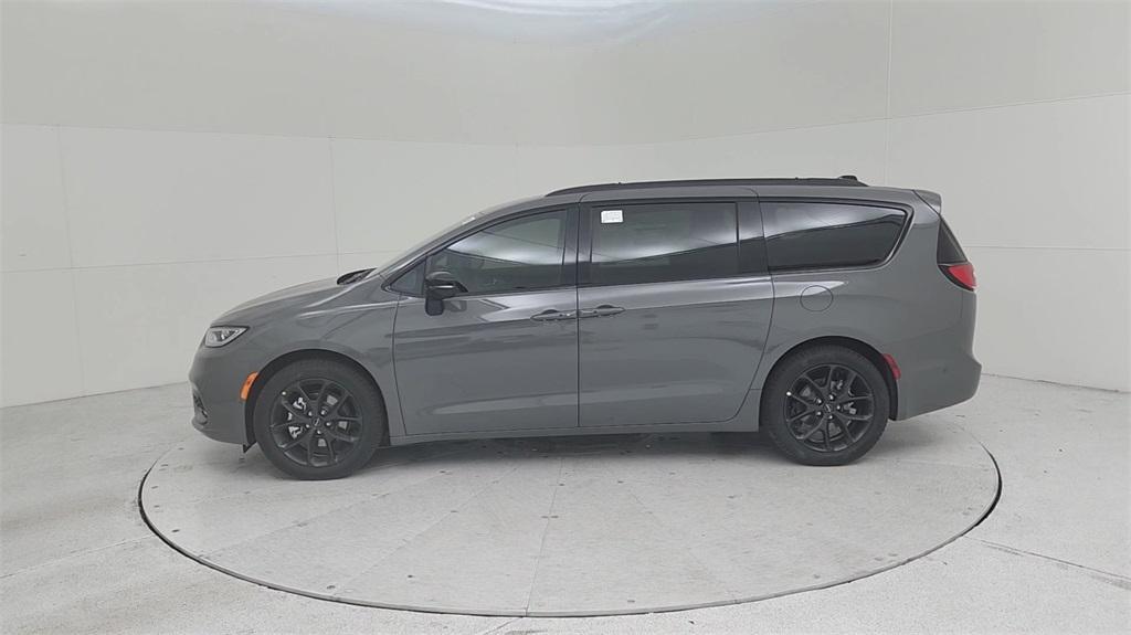 new 2024 Chrysler Pacifica car, priced at $46,064