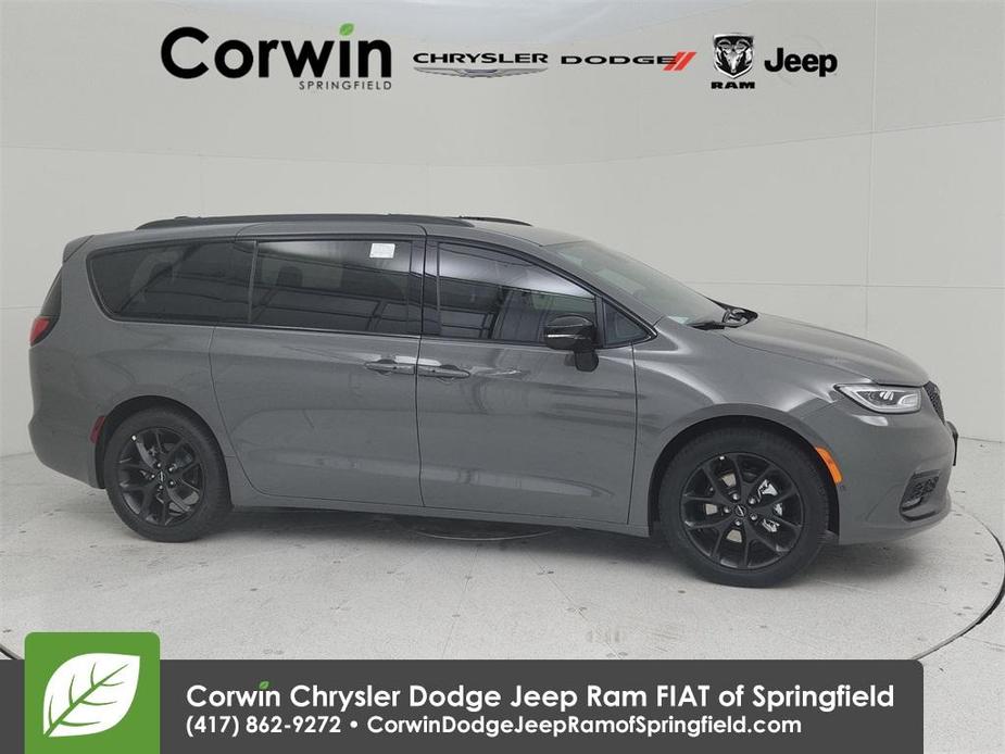 new 2024 Chrysler Pacifica car, priced at $46,064