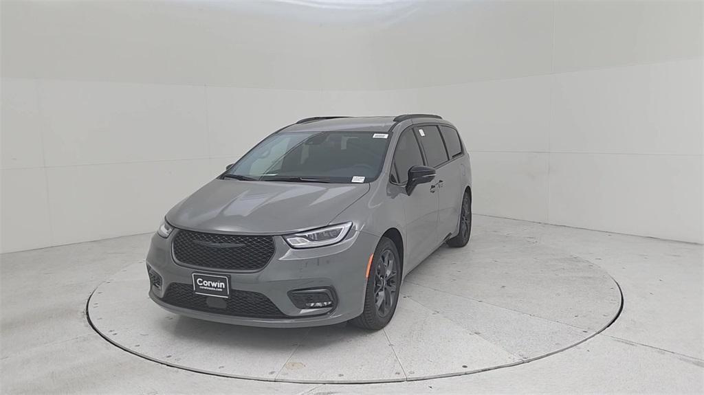 new 2024 Chrysler Pacifica car, priced at $46,064