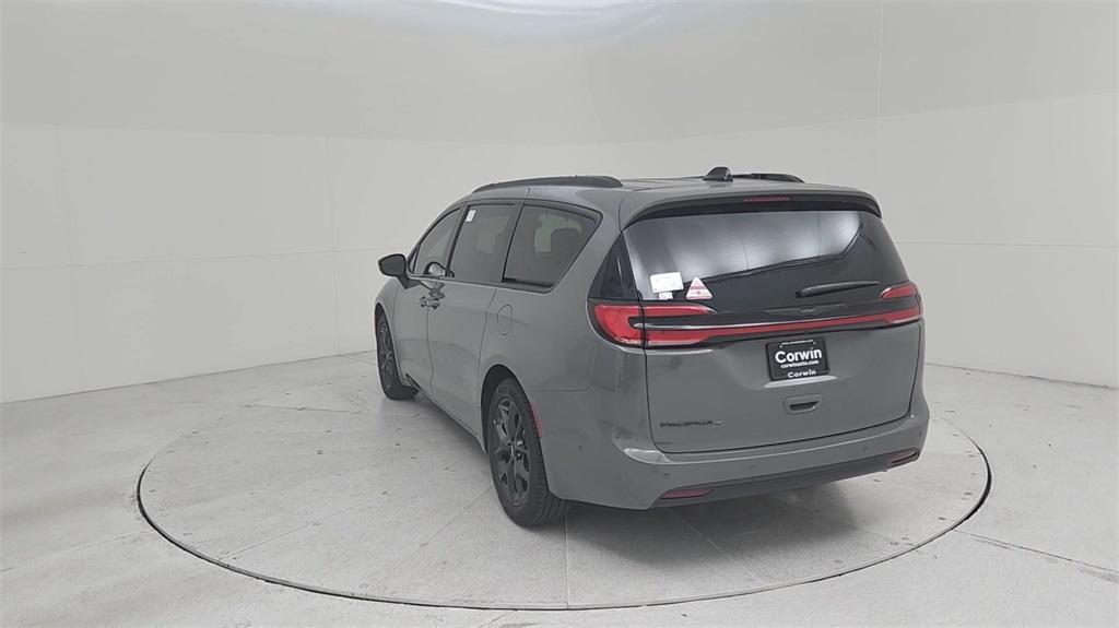 new 2024 Chrysler Pacifica car, priced at $46,064