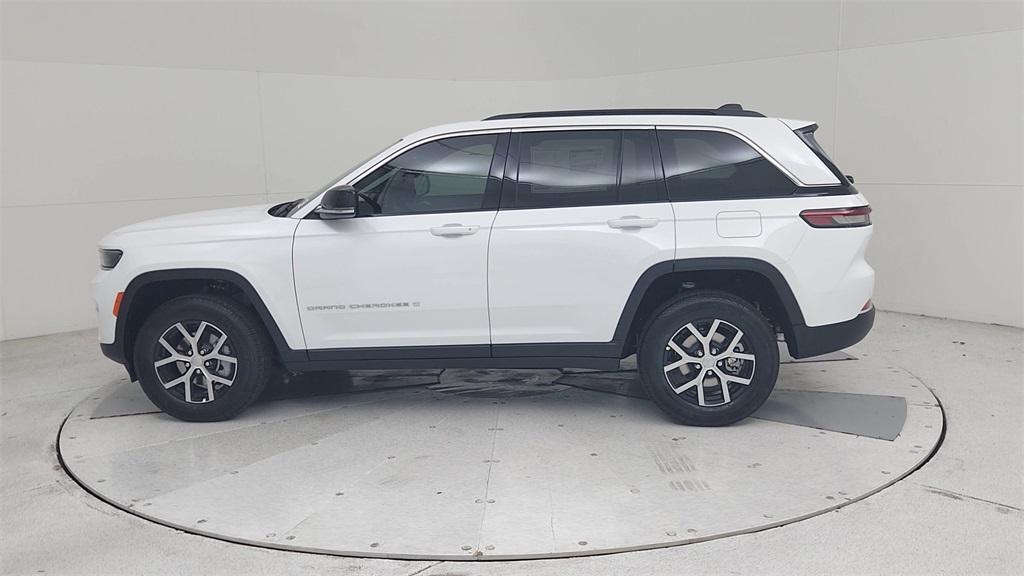 new 2025 Jeep Grand Cherokee car, priced at $44,572