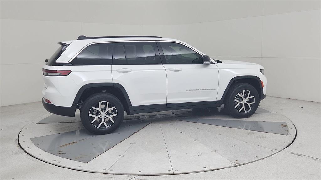 new 2025 Jeep Grand Cherokee car, priced at $44,572