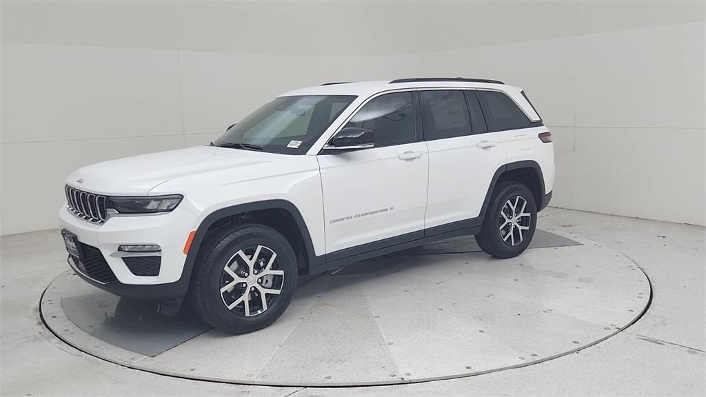 new 2025 Jeep Grand Cherokee car, priced at $44,572