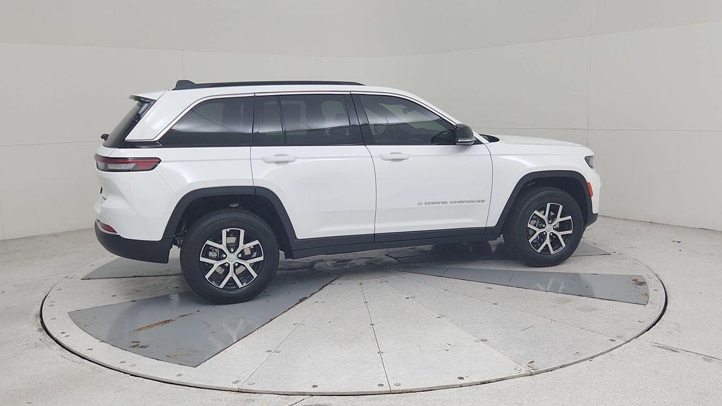 new 2025 Jeep Grand Cherokee car, priced at $44,072