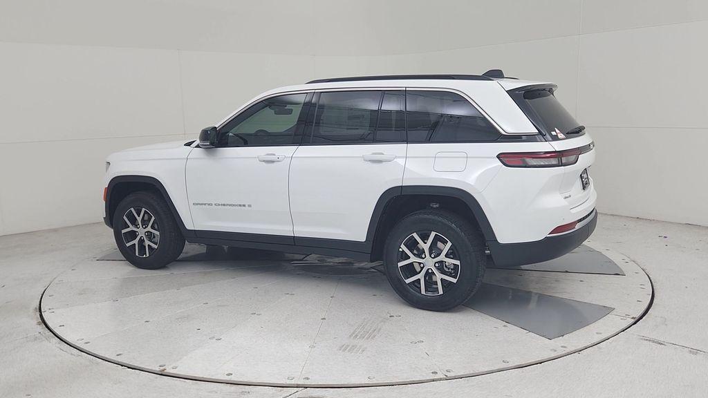 new 2025 Jeep Grand Cherokee car, priced at $44,072