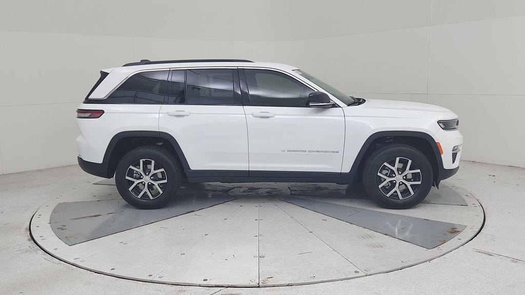 new 2025 Jeep Grand Cherokee car, priced at $44,072
