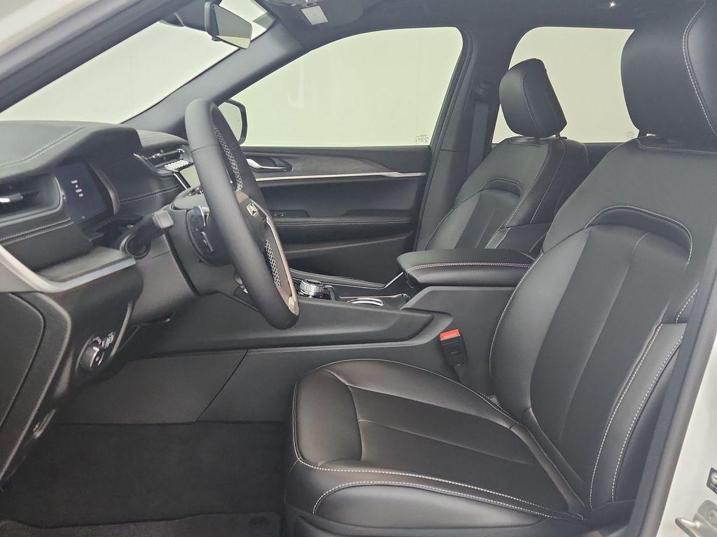 new 2025 Jeep Grand Cherokee car, priced at $44,072