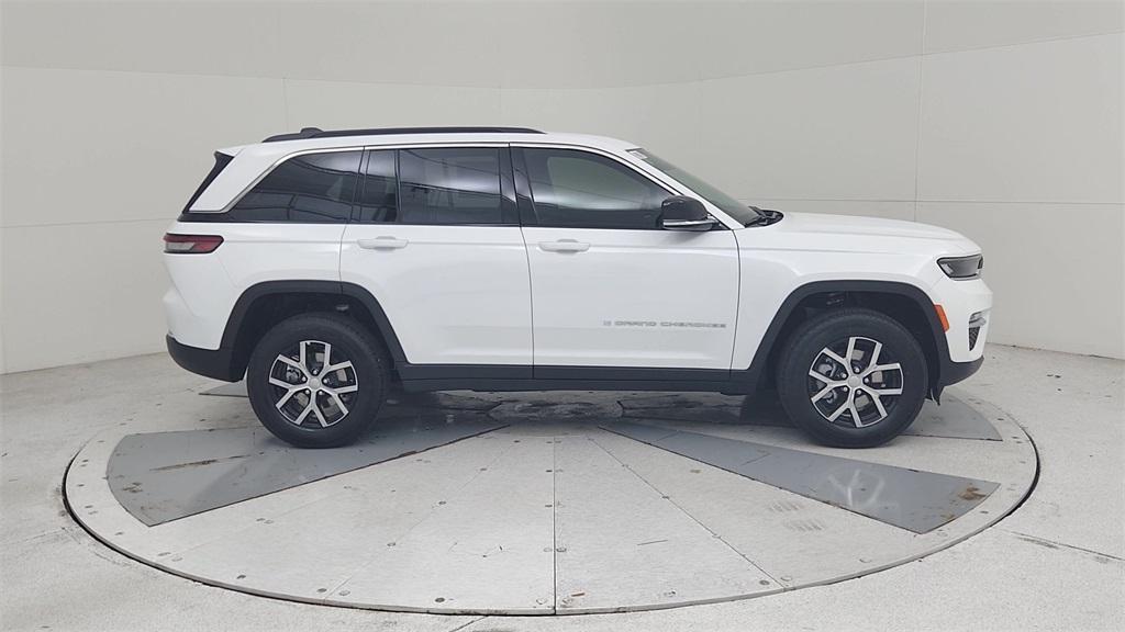 new 2025 Jeep Grand Cherokee car, priced at $44,572