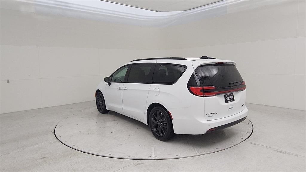 new 2024 Chrysler Pacifica car, priced at $45,623