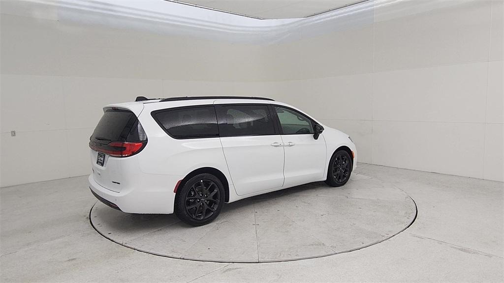 new 2024 Chrysler Pacifica car, priced at $45,623