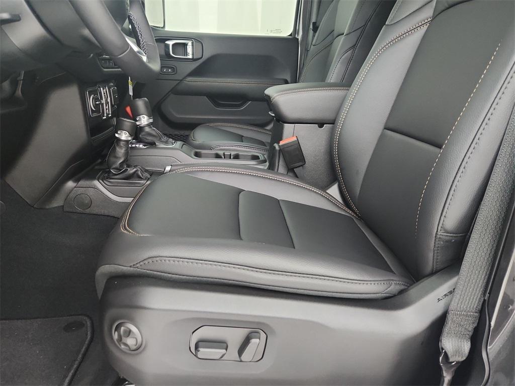 new 2025 Jeep Wrangler car, priced at $53,159