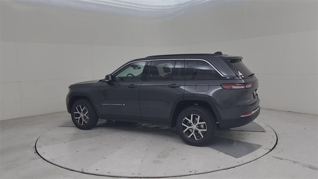 new 2025 Jeep Grand Cherokee car, priced at $45,608
