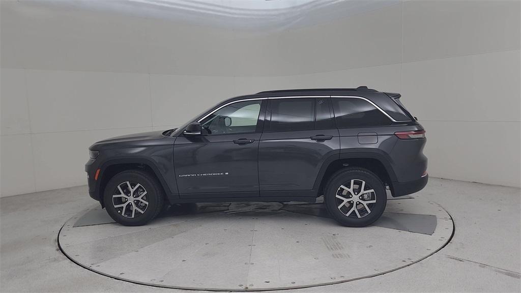 new 2025 Jeep Grand Cherokee car, priced at $45,608