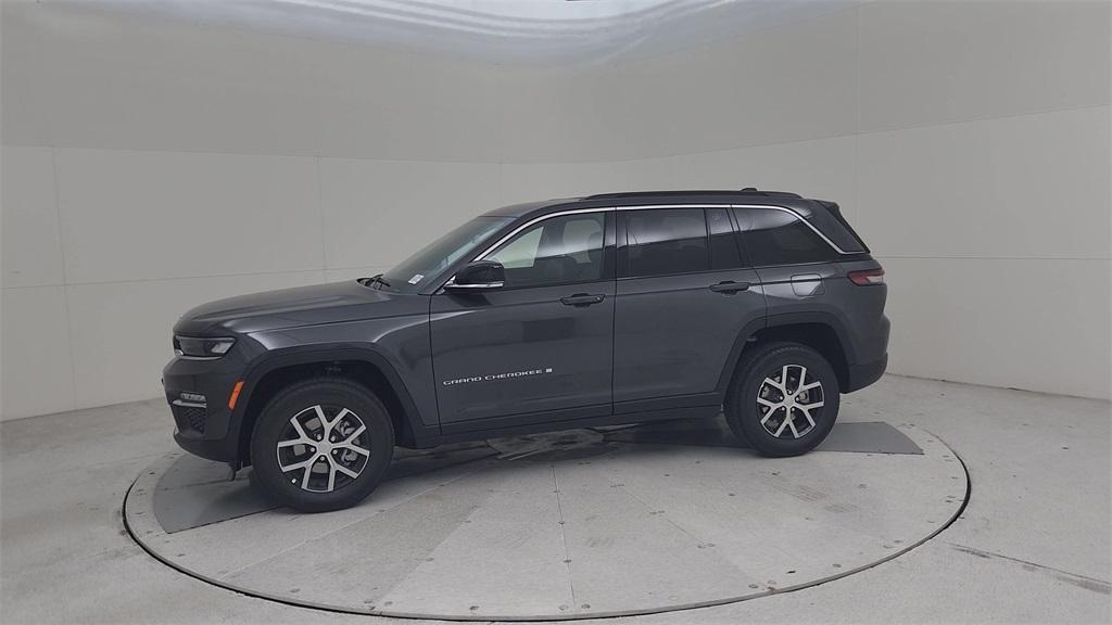 new 2025 Jeep Grand Cherokee car, priced at $45,608