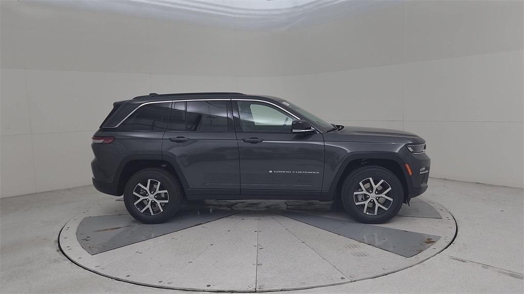 new 2025 Jeep Grand Cherokee car, priced at $45,608