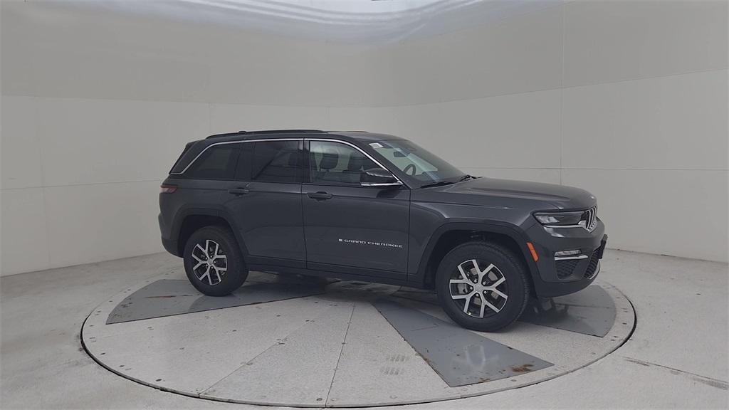 new 2025 Jeep Grand Cherokee car, priced at $45,608