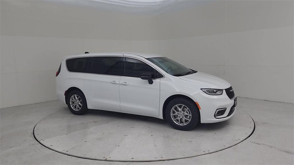 new 2025 Chrysler Pacifica car, priced at $40,345