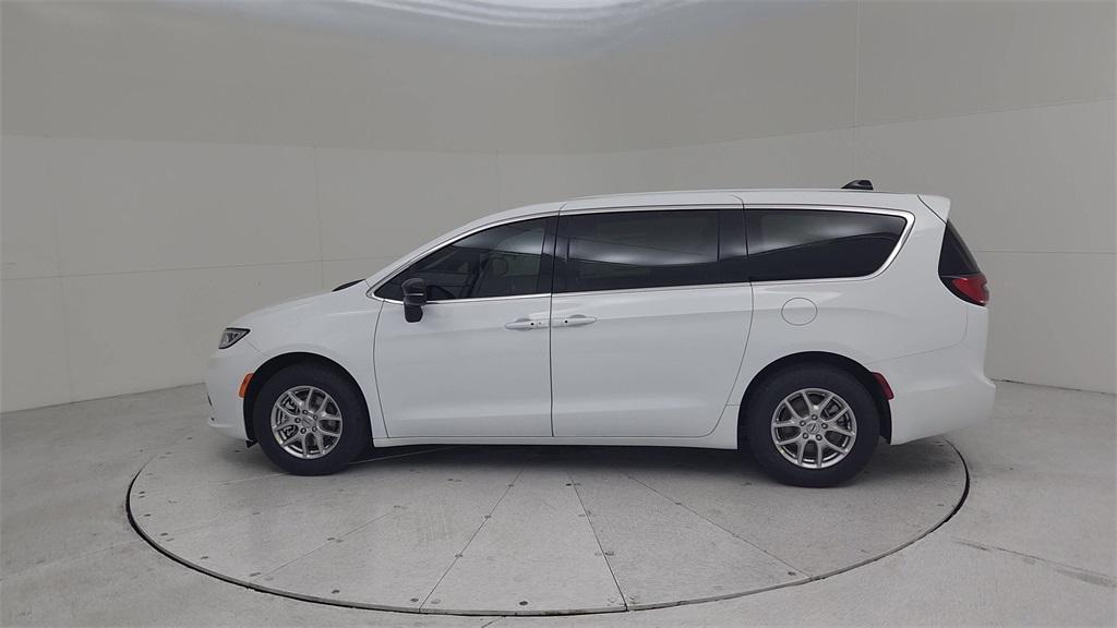 new 2025 Chrysler Pacifica car, priced at $40,345