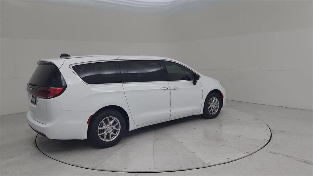 new 2025 Chrysler Pacifica car, priced at $40,345