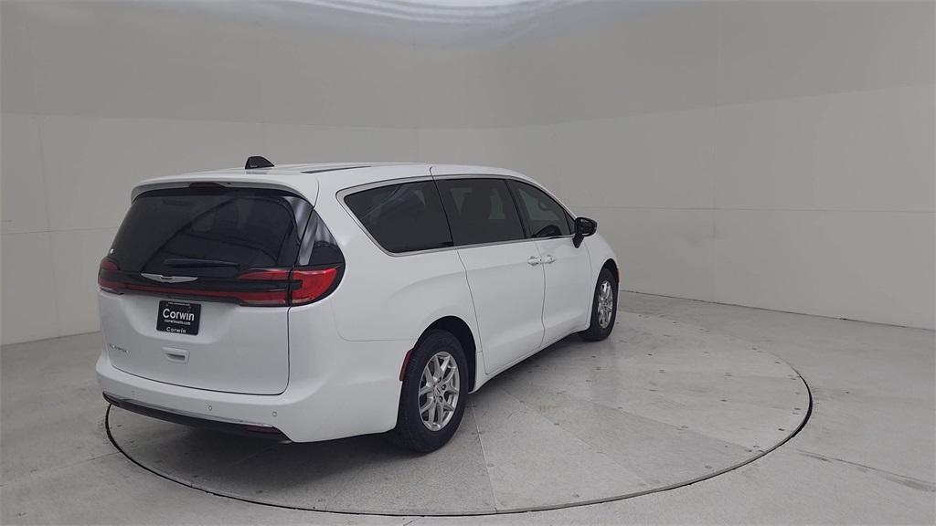 new 2025 Chrysler Pacifica car, priced at $39,972