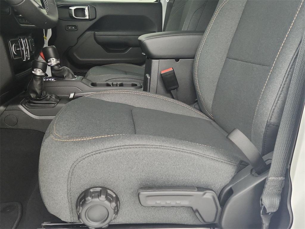 new 2025 Jeep Wrangler car, priced at $44,657