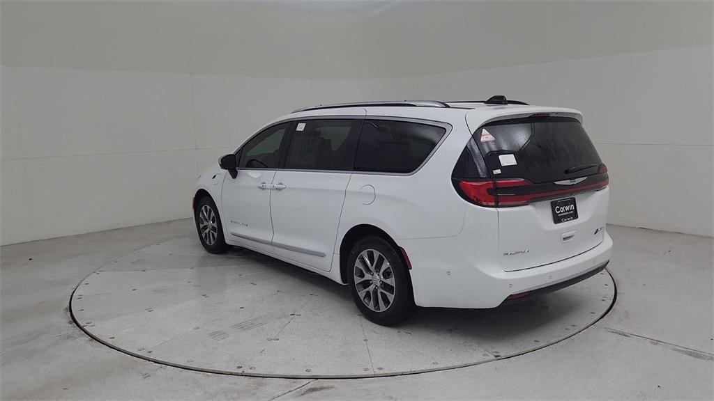 new 2025 Chrysler Pacifica Hybrid car, priced at $54,178