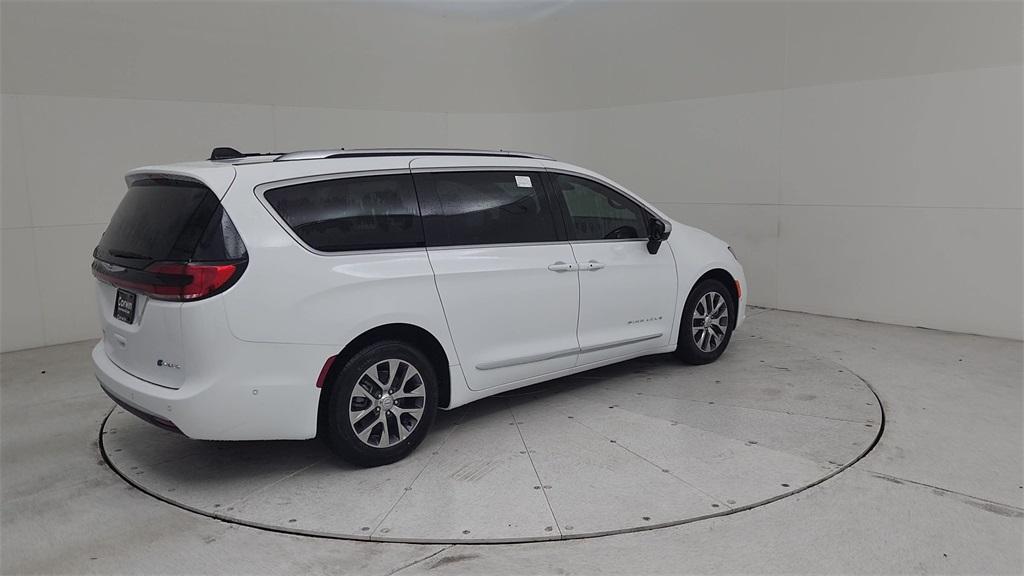 new 2025 Chrysler Pacifica Hybrid car, priced at $54,178