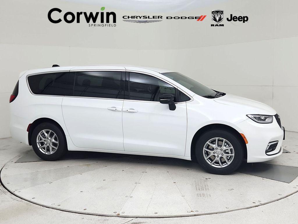 new 2026 Chrysler Pacifica car, priced at $41,972
