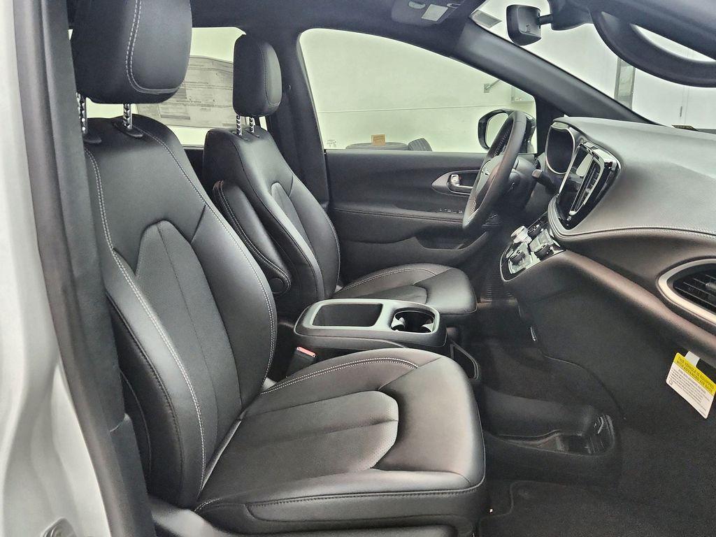 new 2026 Chrysler Pacifica car, priced at $41,972
