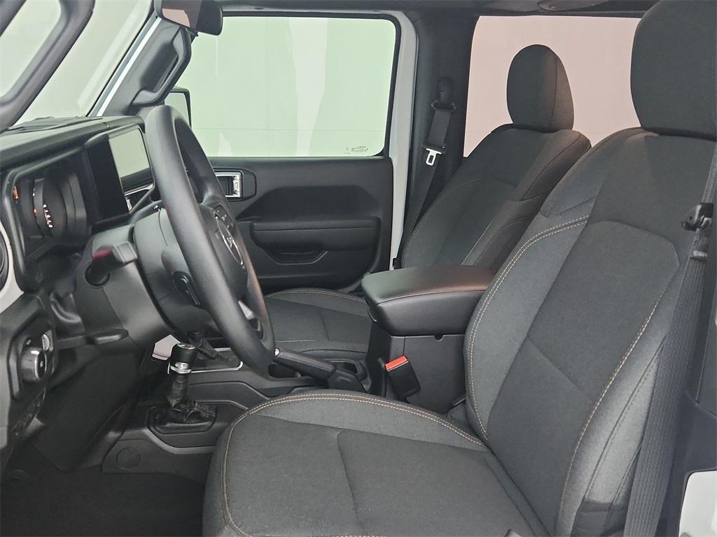 new 2025 Jeep Wrangler car, priced at $31,733