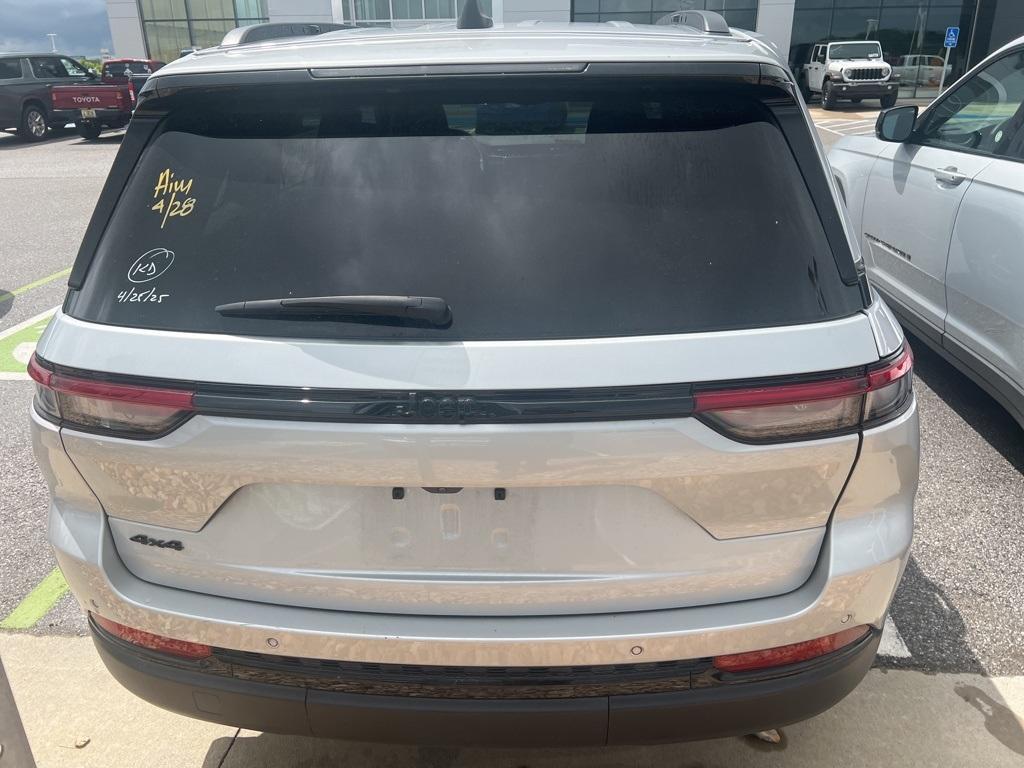 used 2024 Jeep Grand Cherokee car, priced at $34,872