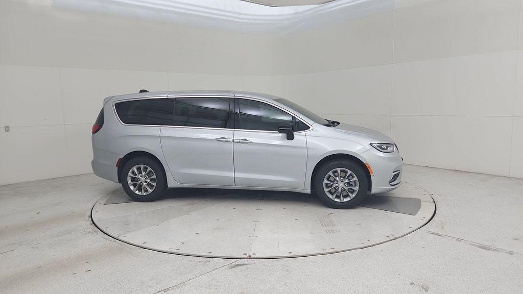 new 2026 Chrysler Pacifica car, priced at $46,221