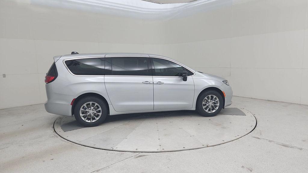 new 2026 Chrysler Pacifica car, priced at $46,221