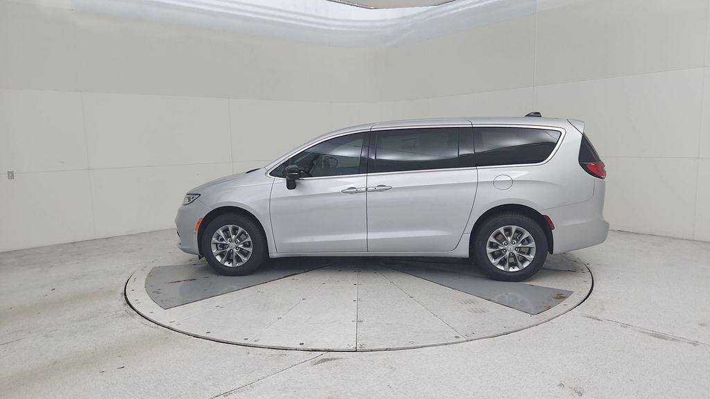 new 2026 Chrysler Pacifica car, priced at $46,221