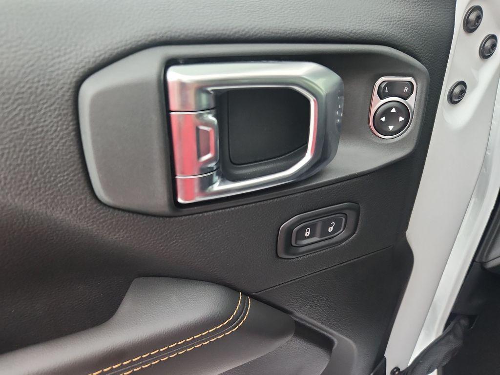 new 2025 Jeep Gladiator car, priced at $45,162