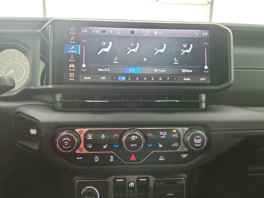 new 2025 Jeep Gladiator car, priced at $45,162