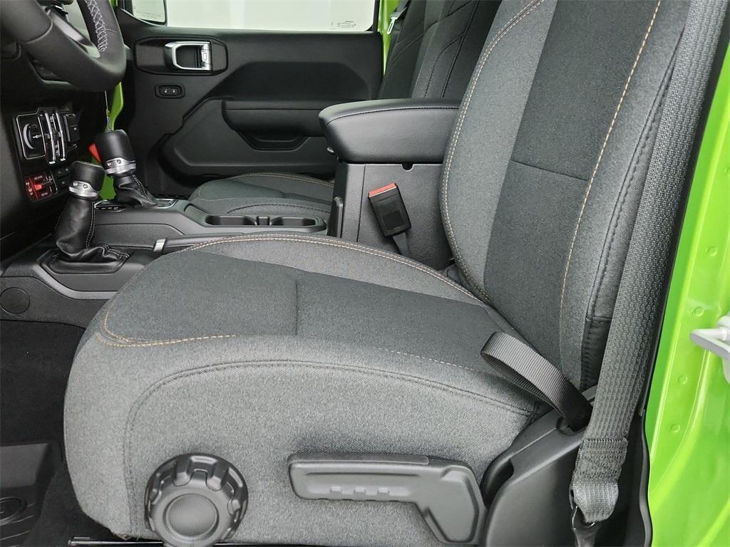 new 2025 Jeep Wrangler car, priced at $47,752