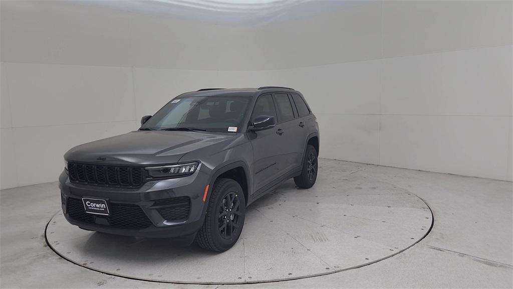 new 2025 Jeep Grand Cherokee car, priced at $41,758