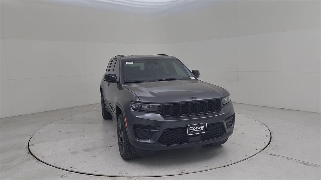 new 2025 Jeep Grand Cherokee car, priced at $41,758