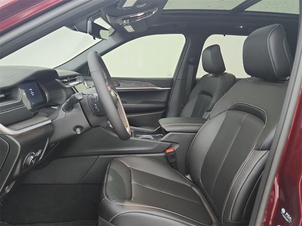 new 2025 Jeep Grand Cherokee car, priced at $48,197