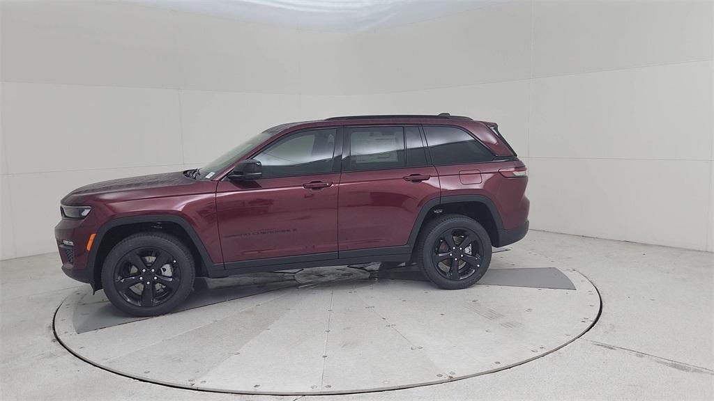new 2025 Jeep Grand Cherokee car, priced at $48,197