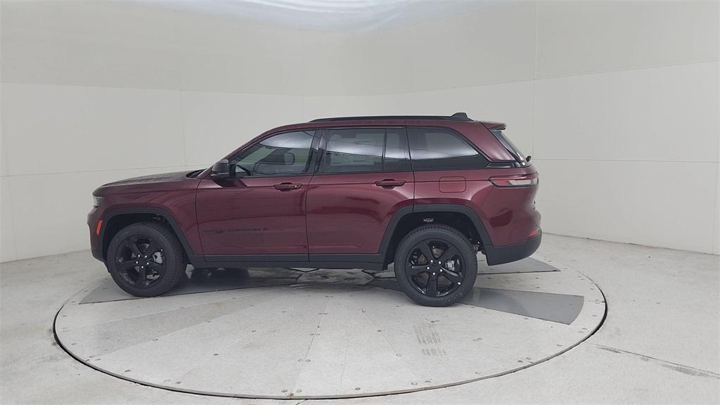 new 2025 Jeep Grand Cherokee car, priced at $48,197