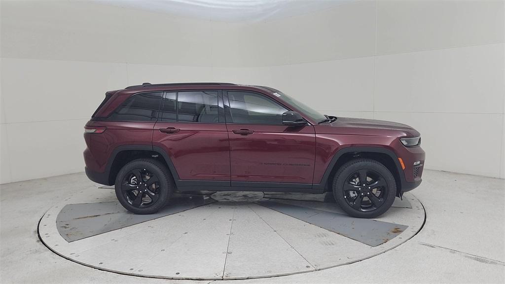 new 2025 Jeep Grand Cherokee car, priced at $48,197