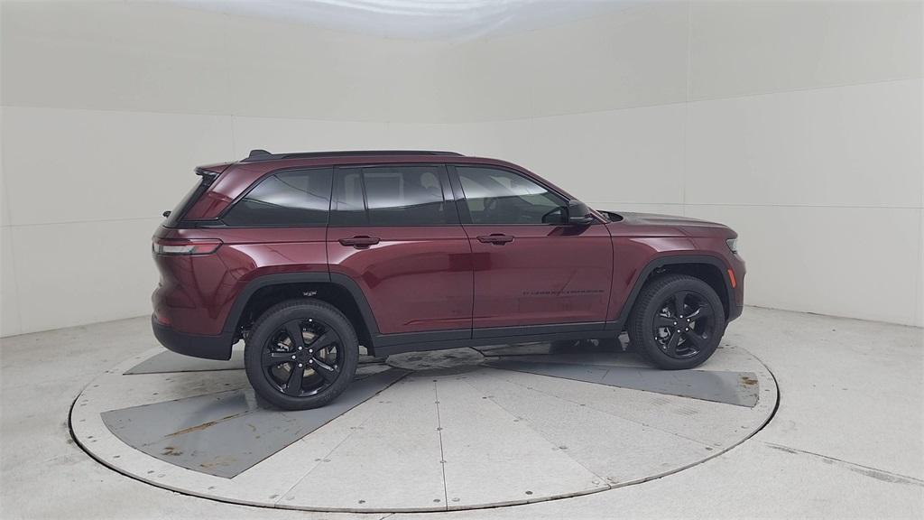 new 2025 Jeep Grand Cherokee car, priced at $48,197