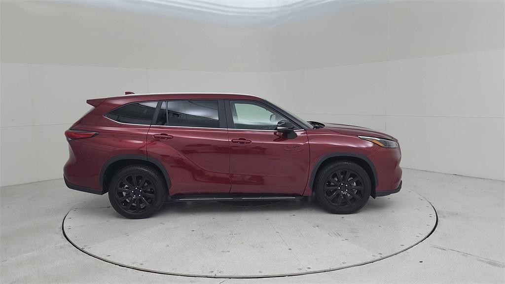 used 2023 Toyota Highlander car, priced at $35,889