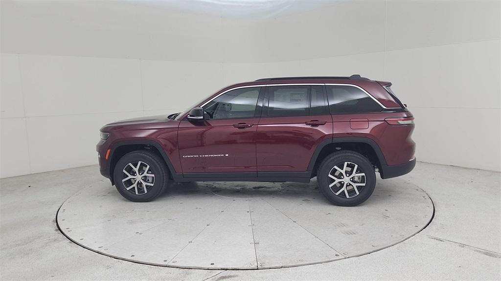 new 2025 Jeep Grand Cherokee car, priced at $47,915